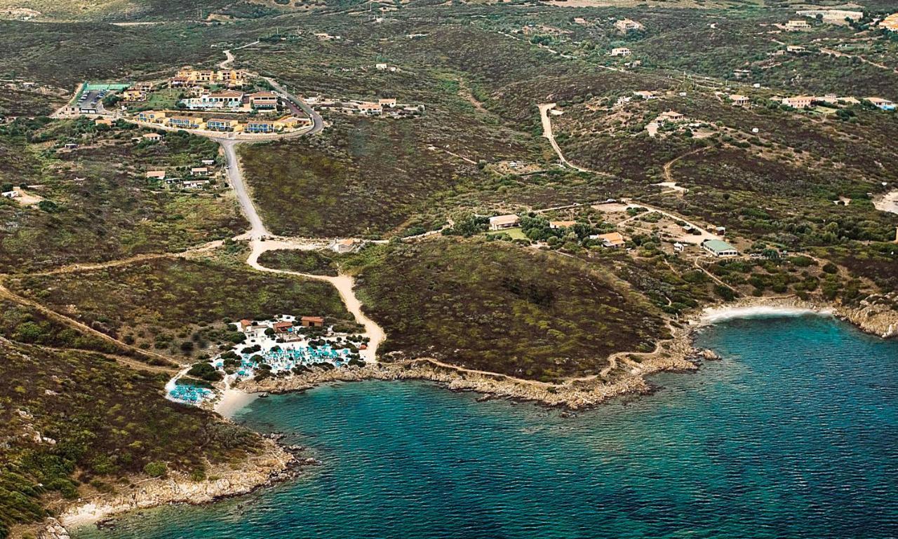 Hotel Baia Aranzos Pittulongu Exterior photo